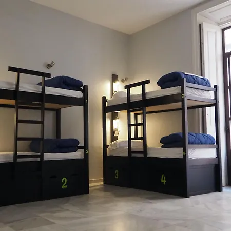 Hostal Oasis Mochileros' Palace *